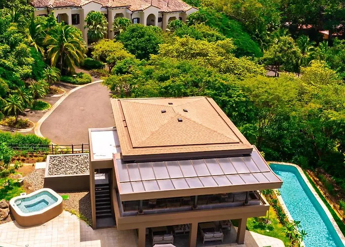 Naumi N445 | With Balcony + Club And Pools In Playas Del Coco *